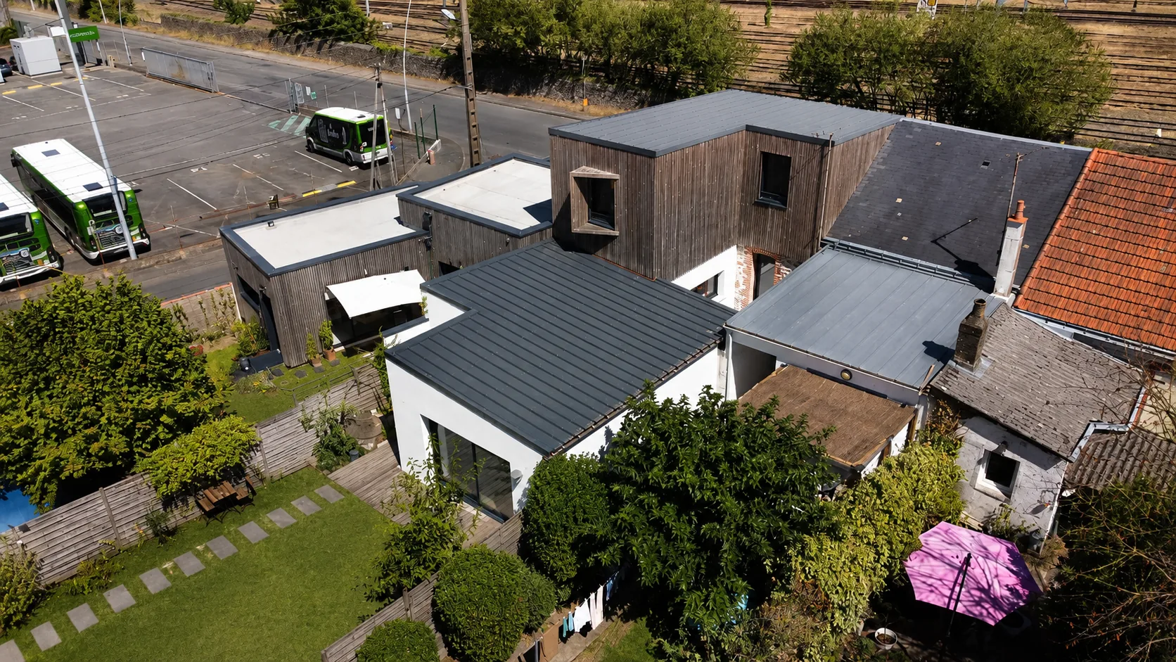 PATIOS, rénovation et extension d'une maison individuelle, agglomération yonnaise (44)