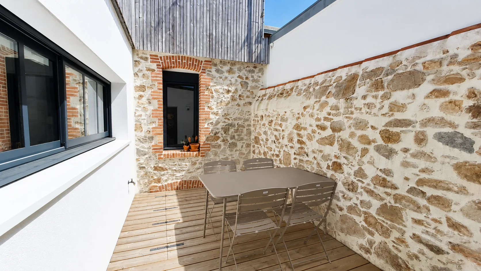 PATIOS, rénovation et extension d'une maison individuelle, agglomération yonnaise (44)
